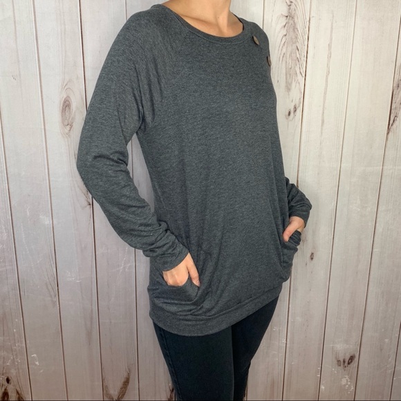 ✨LAST ONE!✨Charcoal long sleeve with button detail - Picture 5 of 8